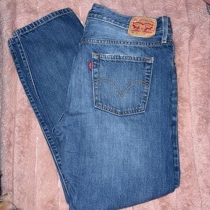 Vintage Levi’s Straight Jean. Size 29. No flaws.
